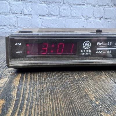 VTG General Electric AM-FM Digital Clock Radio Model 7-4624A Works - Wood Look - Thumbnail 7