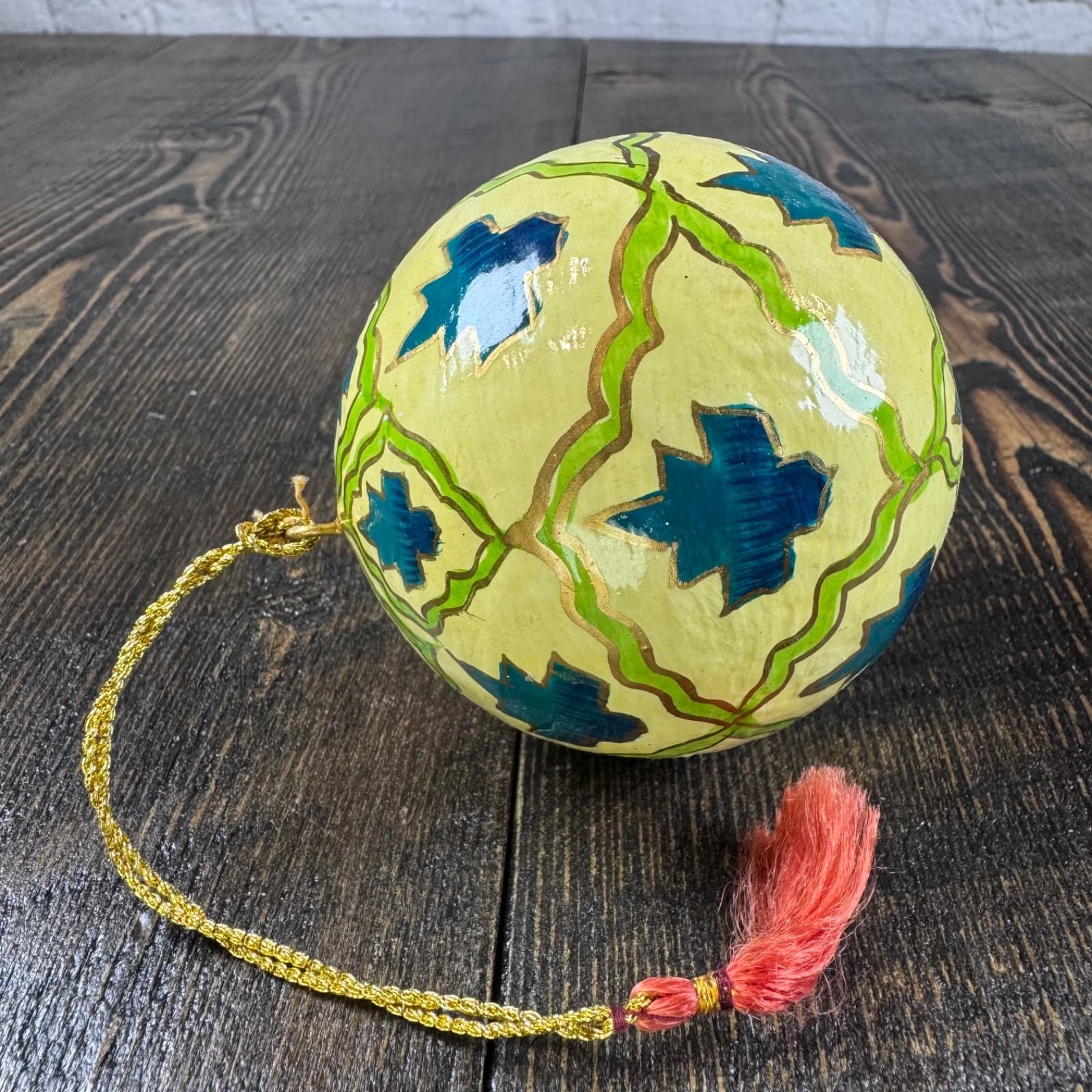 Set of 2 VTG Christmas Holiday Ornament Globe Ball Hand Painted - Thumbnail 9