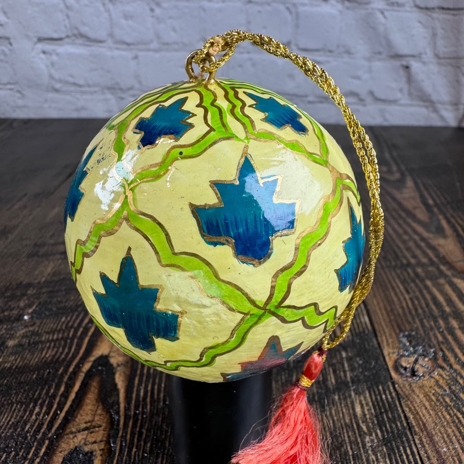 Set of 2 VTG Christmas Holiday Ornament Globe Ball Hand Painted - Thumbnail 15