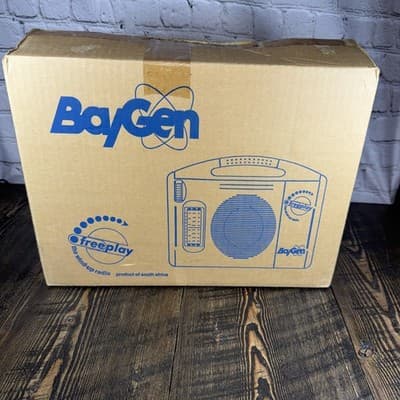 VTG BayGen Freeplay FM MW SW Radio Windup Self Winding WORKS Trevor Bayliss - Thumbnail 17