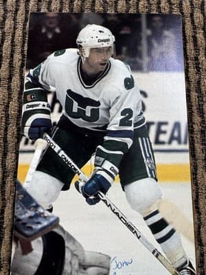 Ray Ferraro personalized Junior Whalers Autographed hockey card 1986 - Thumbnail 3