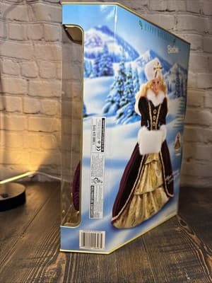 1996 Happy Holidays Special Edition Barbie NIB Winter Dress Purple Eyes Blonde - Thumbnail 4