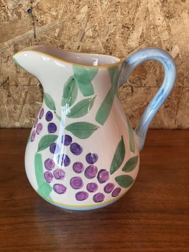 Oggi Corporation USA Pitcher Vi Rage Grapes Wine Vineyard