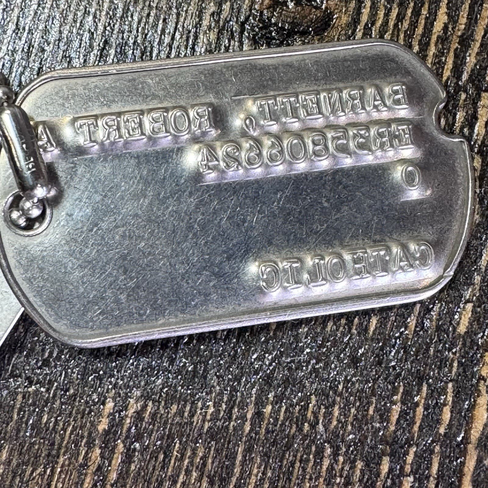 Set Of 4 WWII US Catholic Robert A Barnett soldier ID dog tags Military Notched - Thumbnail 3