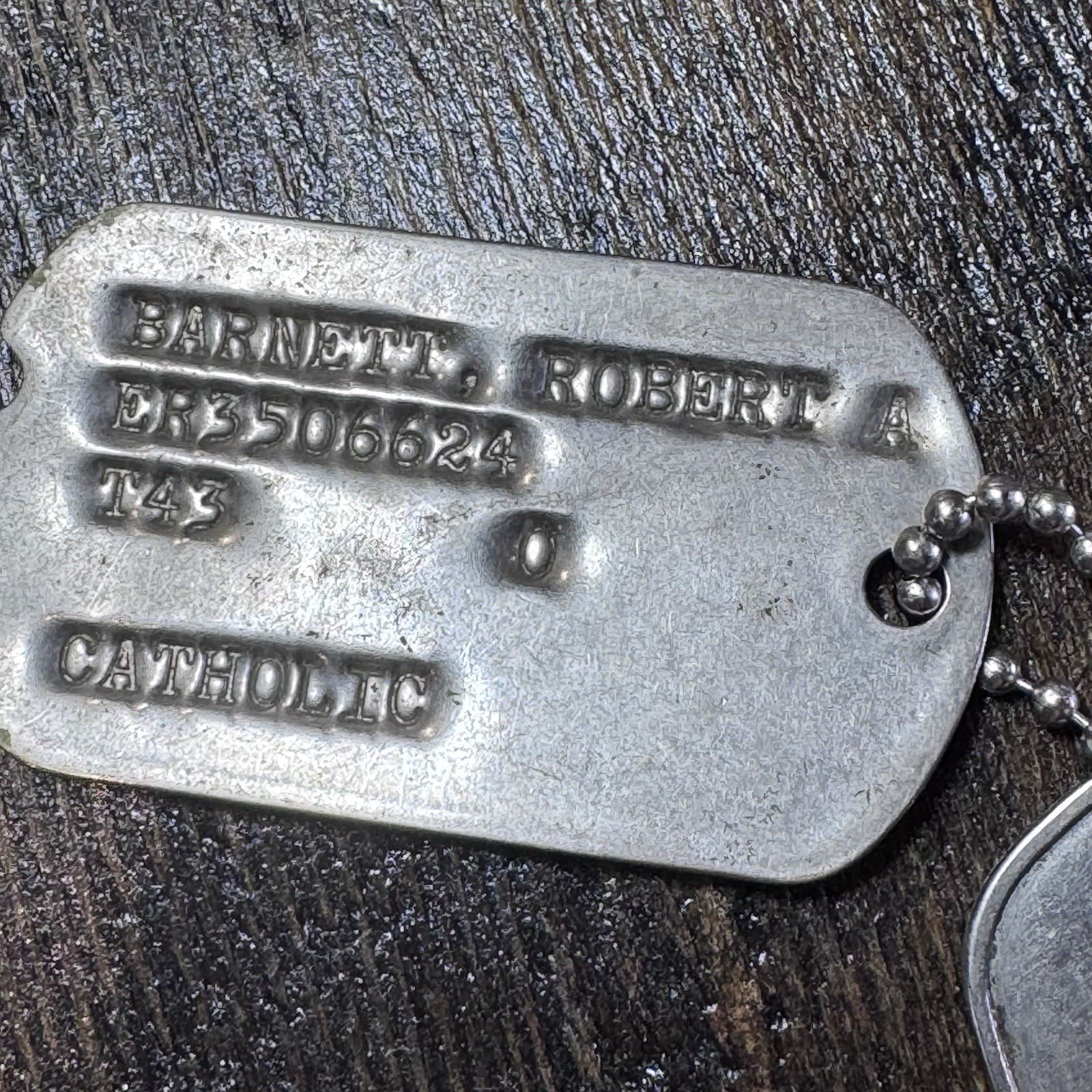 Set Of 4 WWII US Catholic Robert A Barnett soldier ID dog tags Military Notched - Thumbnail 8