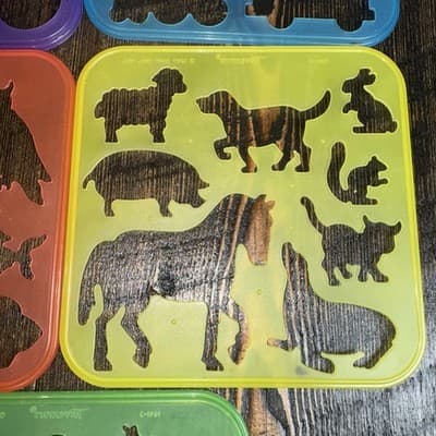 1987 VTG Set Of 5 Tupperware Tuppertoys Art Shapes Stencil Train Dog Fish Flower - Thumbnail 4