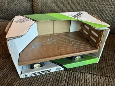 Vintage 1991 ERTL John Deere Hay Wagon - 1/16 Scale - Diecast Metal, Model #5674