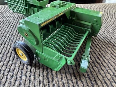 Vintage ERTL John Deere 348 SQUARE BALER 1995 - 1/16 SCALE #5911 Farm Equipment - Thumbnail 13
