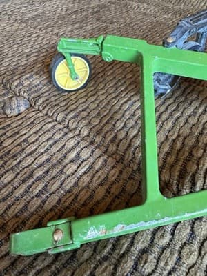 Vintage 1999 John Deere #5095 ERTL Six-Button Plow 1/16 Scale Farm Equipment - Thumbnail 16