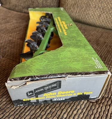 Vintage 1999 John Deere #5095 ERTL Six-Button Plow 1/16 Scale Farm Equipment - Thumbnail 6