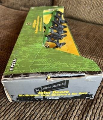 Vintage 1999 John Deere #5095 ERTL Six-Button Plow 1/16 Scale Farm Equipment - Thumbnail 4