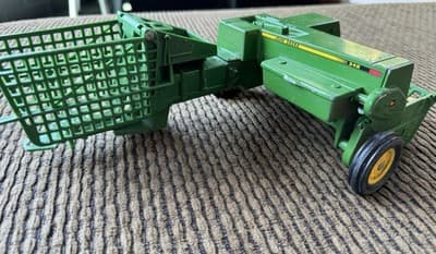 Vintage ERTL John Deere 348 SQUARE BALER 1995 - 1/16 SCALE #5911 Farm Equipment - Thumbnail 11