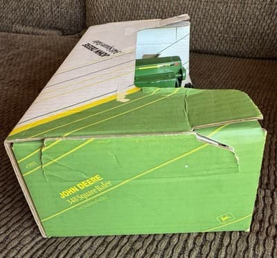 Vintage ERTL John Deere 348 SQUARE BALER 1995 - 1/16 SCALE #5911 Farm Equipment - Thumbnail 2