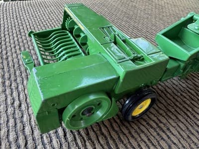 Vintage ERTL John Deere 348 SQUARE BALER 1995 - 1/16 SCALE #5911 Farm Equipment - Thumbnail 9
