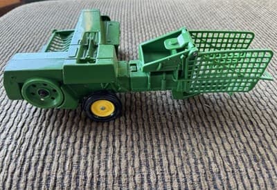 Vintage ERTL John Deere 348 SQUARE BALER 1995 - 1/16 SCALE #5911 Farm Equipment - Thumbnail 8