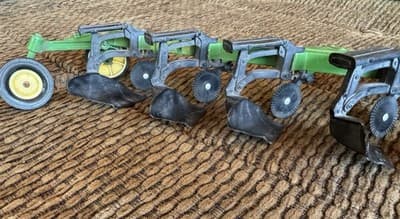 Vintage 1999 John Deere #5095 ERTL Six-Button Plow 1/16 Scale Farm Equipment - Thumbnail 11