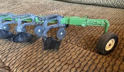 Vintage 1999 John Deere #5095 ERTL Six-Button Plow 1/16 Scale Farm Equipment - Thumbnail 12