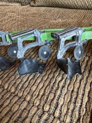 Vintage 1999 John Deere #5095 ERTL Six-Button Plow 1/16 Scale Farm Equipment - Thumbnail 14