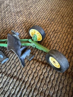 Vintage 1999 John Deere #5095 ERTL Six-Button Plow 1/16 Scale Farm Equipment - Thumbnail 20