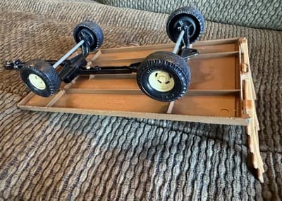 Vintage 1991 ERTL John Deere Hay Wagon - 1/16 Scale - Diecast Metal, Model #5674 - Thumbnail 13