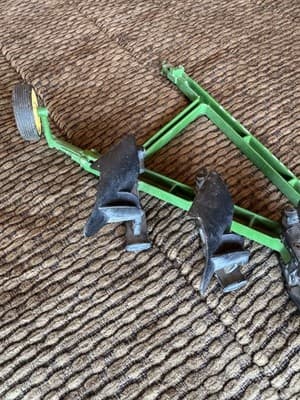 Vintage 1999 John Deere #5095 ERTL Six-Button Plow 1/16 Scale Farm Equipment - Thumbnail 21