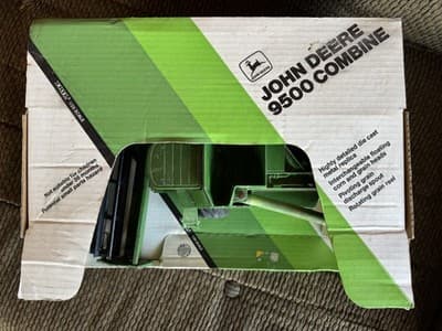 Vintage Ertl John Deere 9500 Combine with Corn/Grain Heads, Diecast 1/28 Scale - Thumbnail 2