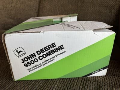 Vintage Ertl John Deere 9500 Combine with Corn/Grain Heads, Diecast 1/28 Scale - Thumbnail 4