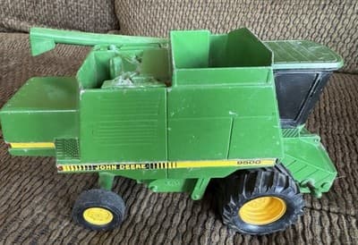 Vintage Ertl John Deere 9500 Combine with Corn/Grain Heads, Diecast 1/28 Scale - Thumbnail 10