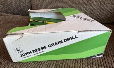 VTG 1992 John Deere Grain Drill Diecast - 1/16 Scale - Model #580 Farm Equipment - Thumbnail 5