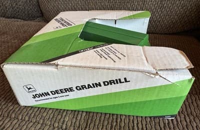 VTG 1992 John Deere Grain Drill Diecast - 1/16 Scale - Model #580 Farm Equipment - Thumbnail 3