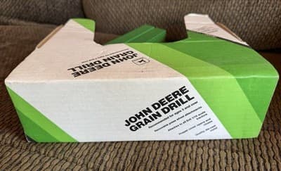 VTG 1992 John Deere Grain Drill Diecast - 1/16 Scale - Model #580 Farm Equipment - Thumbnail 4