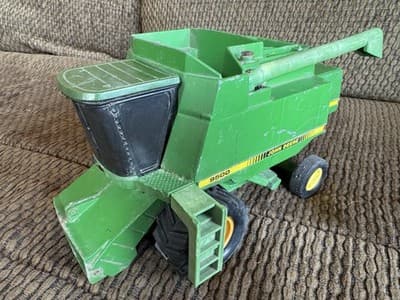 Vintage Ertl John Deere 9500 Combine with Corn/Grain Heads, Diecast 1/28 Scale - Thumbnail 11