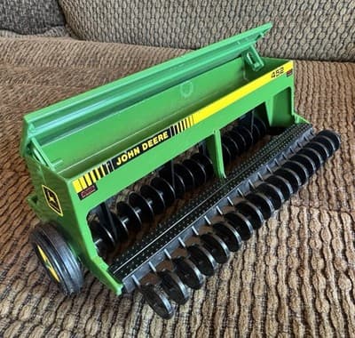 VTG 1992 John Deere Grain Drill Diecast - 1/16 Scale - Model #580 Farm Equipment - Thumbnail 14