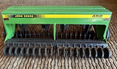 VTG 1992 John Deere Grain Drill Diecast - 1/16 Scale - Model #580 Farm Equipment - Thumbnail 10