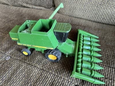 Vintage Ertl John Deere 9500 Combine with Corn/Grain Heads, Diecast 1/28 Scale - Thumbnail 22