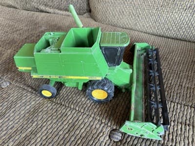 Vintage Ertl John Deere 9500 Combine with Corn/Grain Heads, Diecast 1/28 Scale - Thumbnail 23
