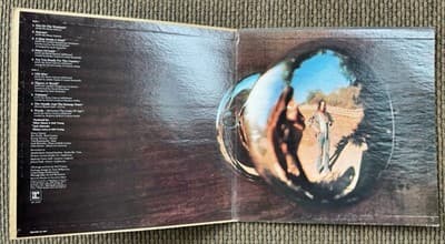 NEIL YOUNG Lot Of 2 LP Vinyl Records - Harvest, Everybody Knows This Is Nowhere - Thumbnail 3