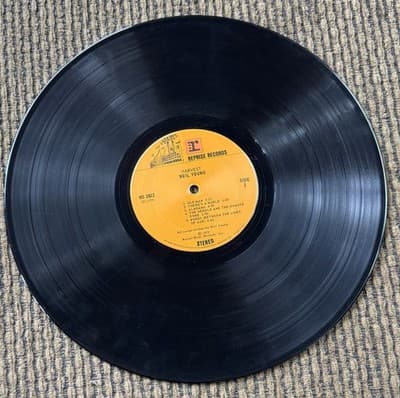 NEIL YOUNG Lot Of 2 LP Vinyl Records - Harvest, Everybody Knows This Is Nowhere - Thumbnail 11