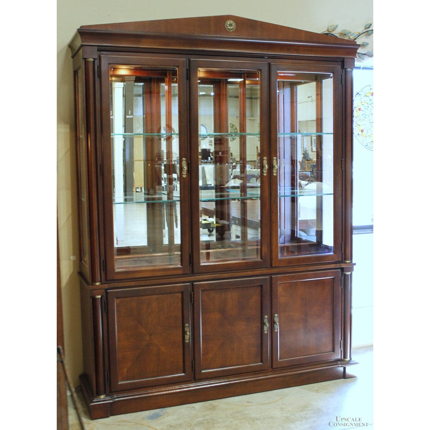 Ethan Allen 'Sable' China Cabinet - Thumbnail 3