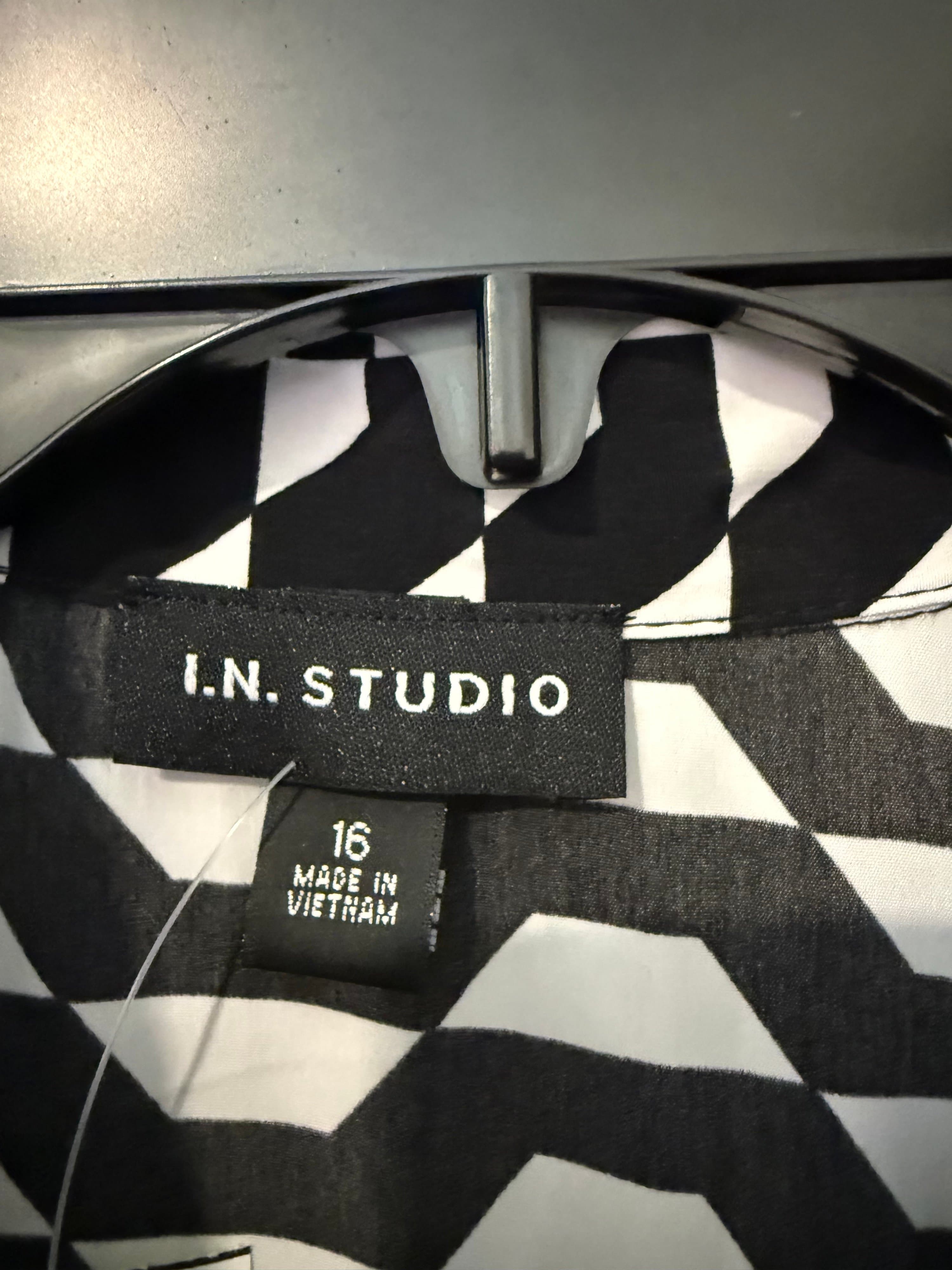 I.N. Studio Black & White Geometric Dress Size 16 - Thumbnail 2