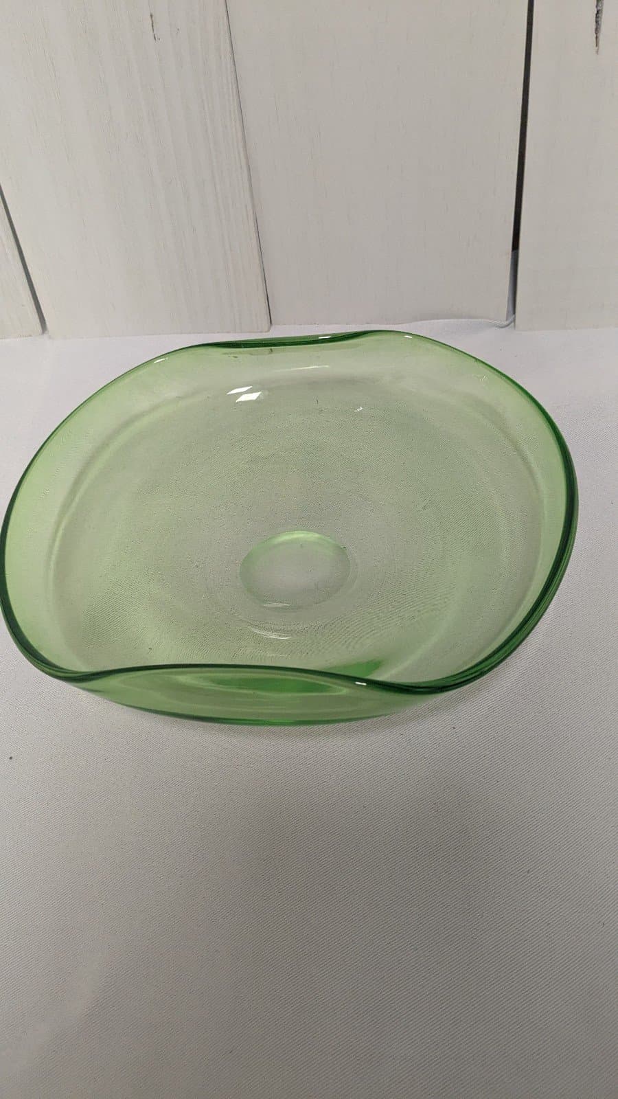 Vintage Uranium green glass decorative bowl excellent conditioning
