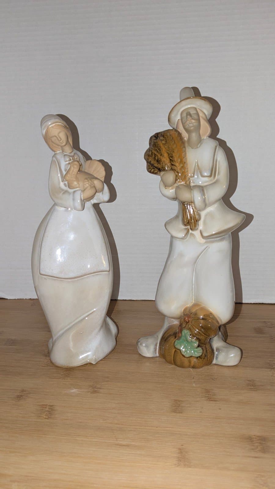 Cracker Barrel Thanksgiving ceramic pilgrim figurines set