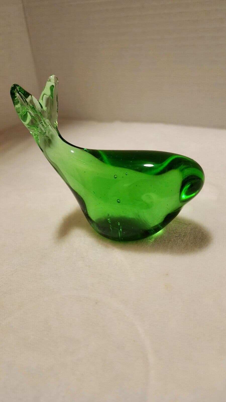 Adorable Vintage Hand Blown Whale Art Glass Figurine/Paper Weight Green 3.5”