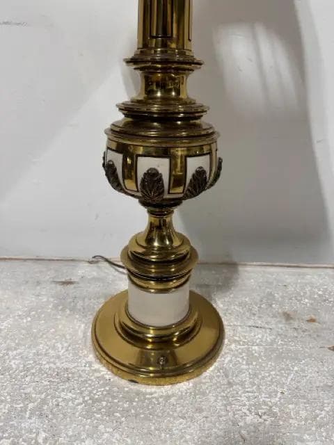 Vintage Stiffel Regency Brass And Taupe Enamel Lamp With Cream Shade - Thumbnail 2