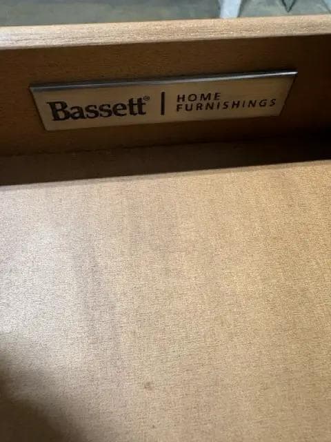 Bassett Round Wood Inlay Top Side Table with 1 Drawer - Thumbnail 4