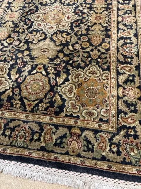 4' x 6' Hand Knotted Persian Rug - Thumbnail 2