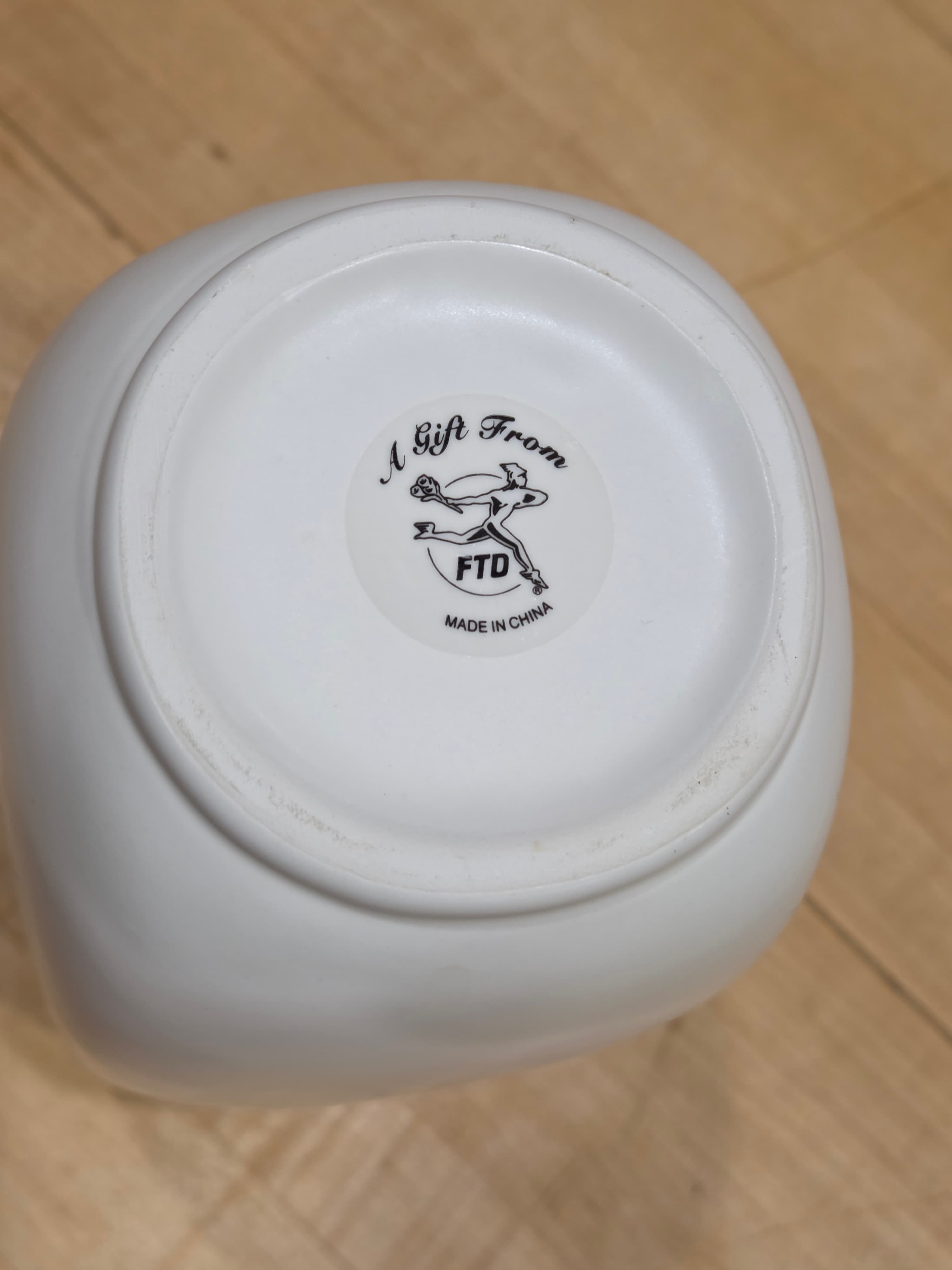 Vintage FTD Faithful Blessings White Ceramic Silver Cross Flower Vase - Thumbnail 4