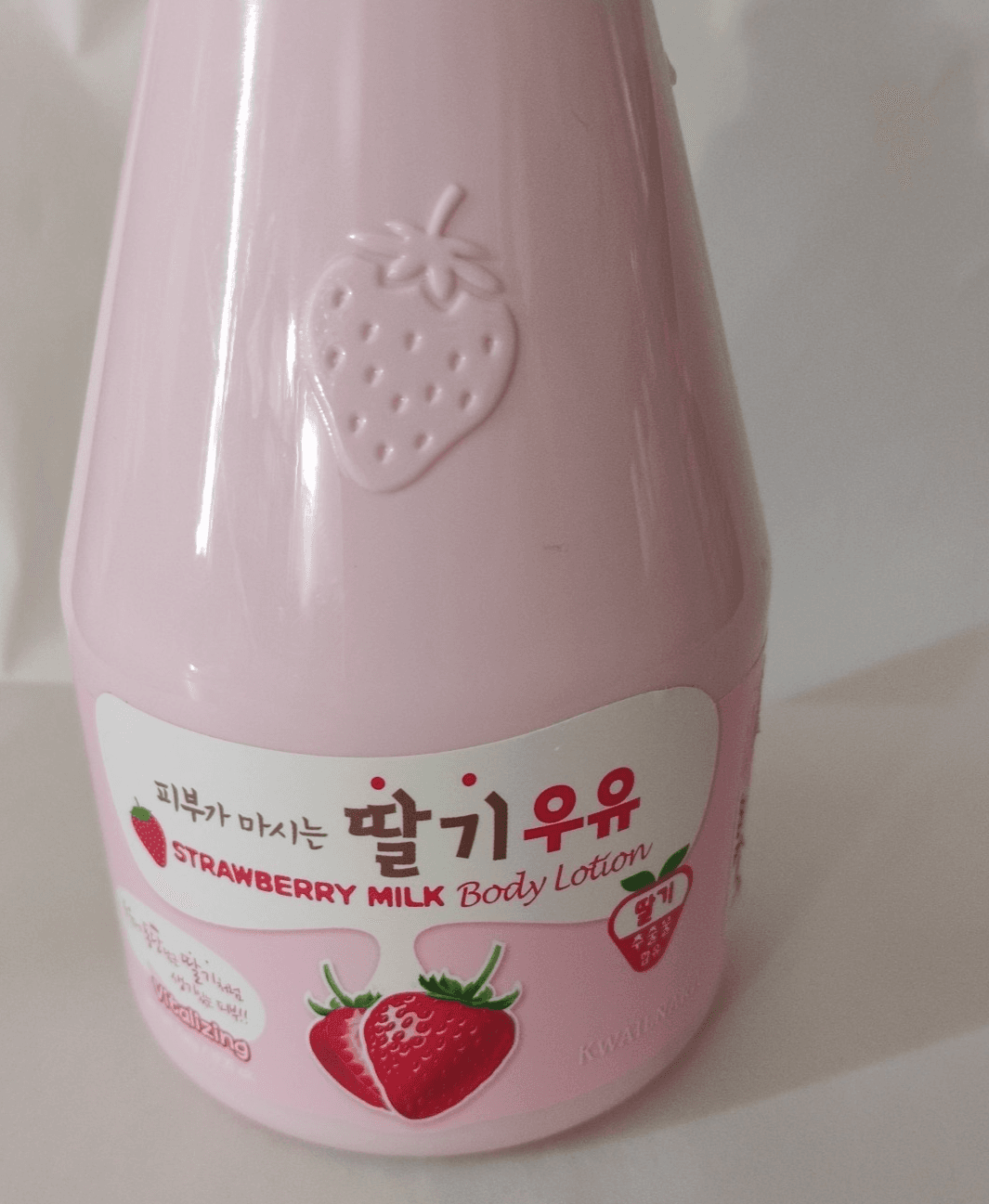 Strawberry Milk Body Lotion 560 g / 19.75 oz. - Thumbnail 2