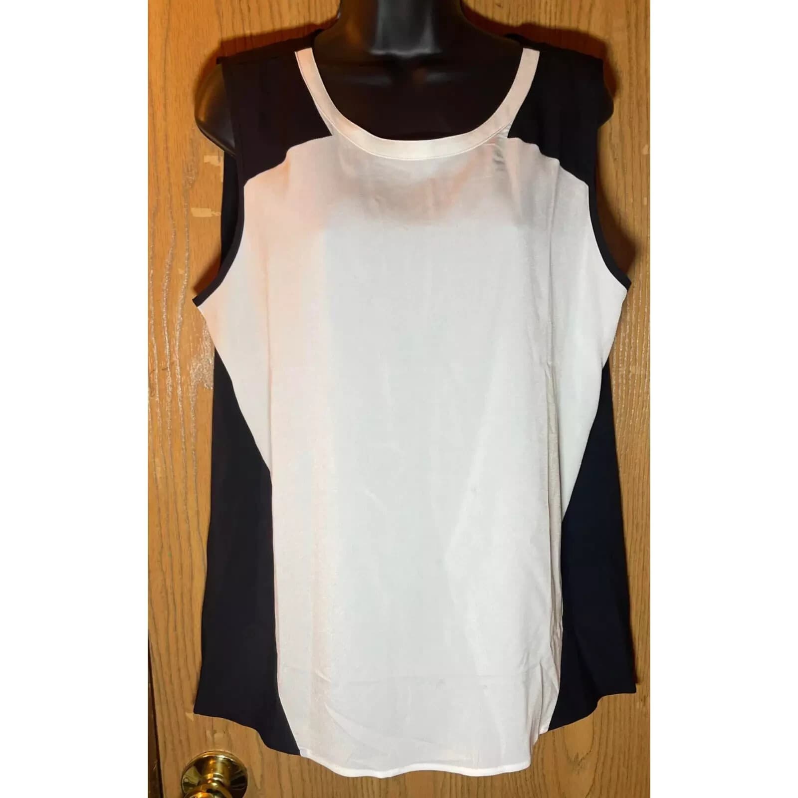 NWT Vicinty Women's Sportswear Tank Top Size XLarge Black White Shirt