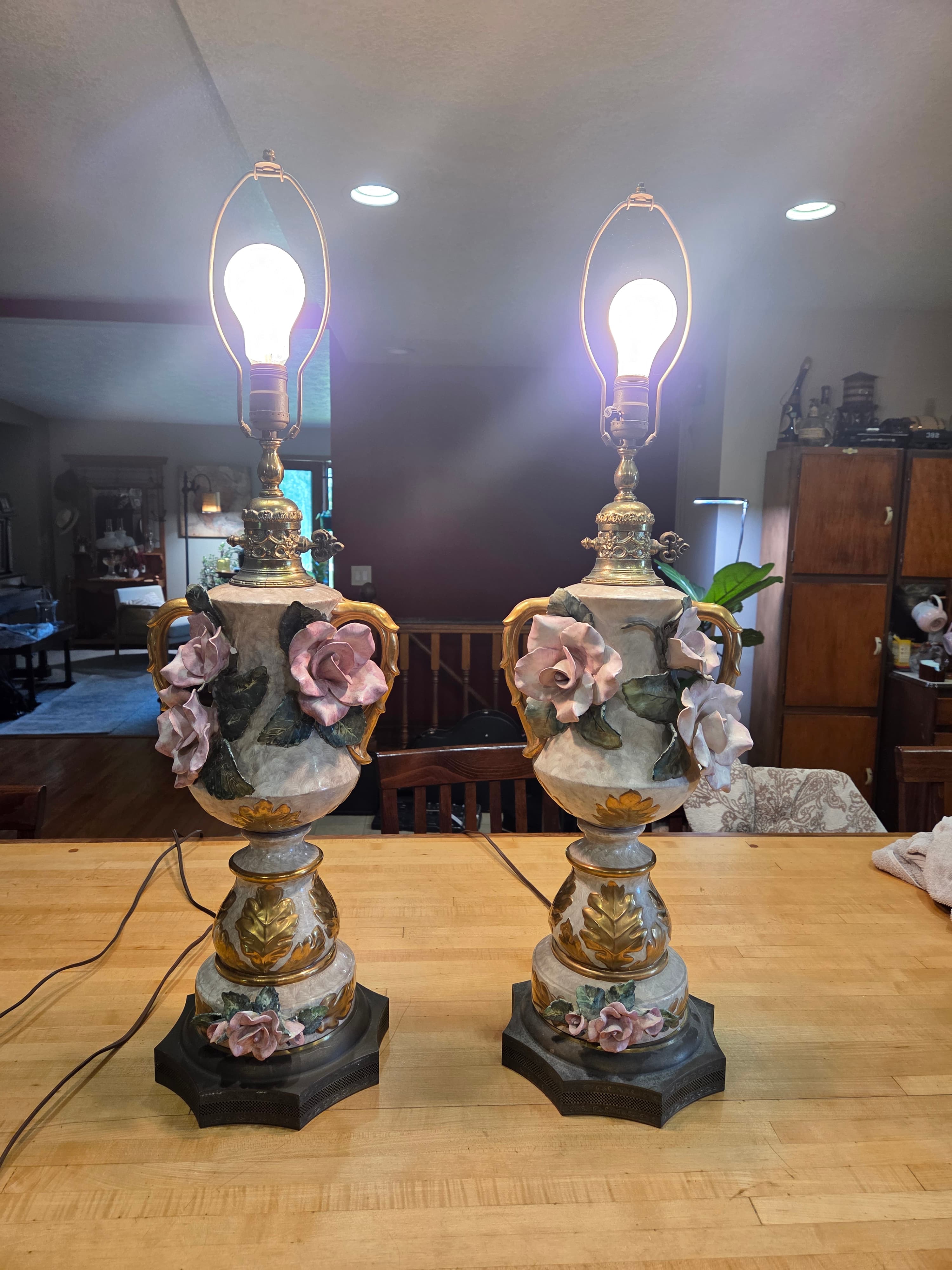 Vintage Capodimonte Style Porcelain Table Lamps 3D Pink Roses Gold Trim Pair - Thumbnail 2